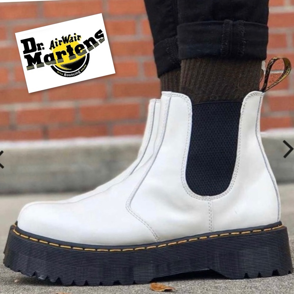 Dr. Martens 2976 Chelsea Boot -2976 YELLOW STITCH SMOOTH LEATHER CHELSEA BOOTS 9